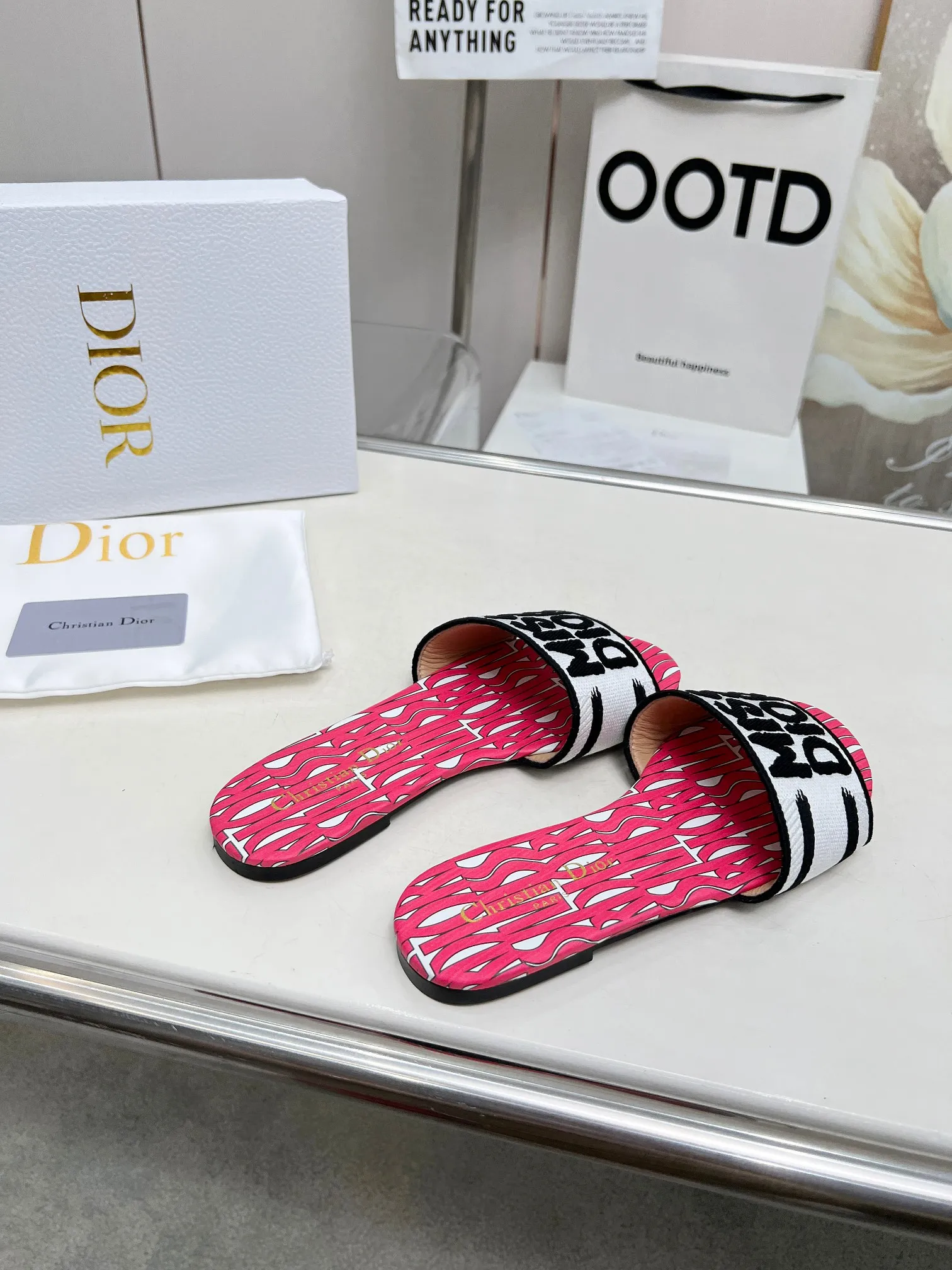 👟👟Ex-factory price 300👟👟 •Dior women's presbyopic embroidered leather-soled slippers Christian Dior has always been synonymous with magnificence and elegance, and has always been at the top of the fashion world👍 What is particularly worth mentioning is: the embroidered ✨ pattern on the sole, which reproduces one of the cherished symbols of Christian Dior✅More than a hundred colors to choose from ◽️️Upper: selected top-quality embroidered cotton ◽️Inner lining: imported sheepskin ◽Number 35-40 (41.42.43 customized)